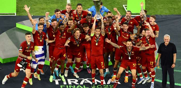 Mourinho leidt Roma naar Europa League-titel