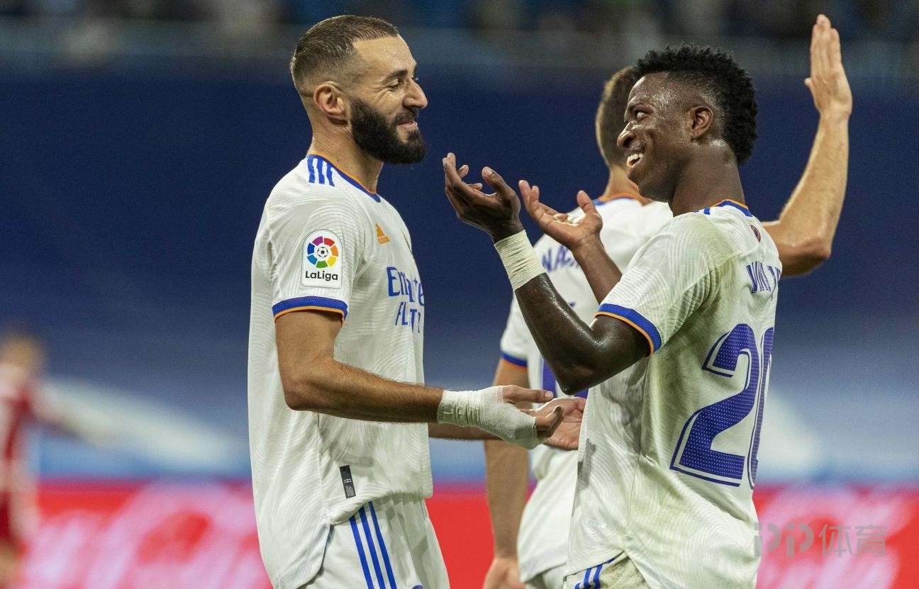 Benzema bereikt een nieuw hoogtepunt in zijn carrière en is gewoon de sterkste koning van Real Madrid